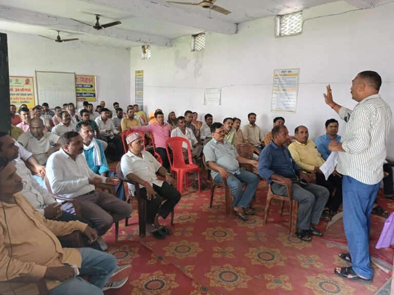 Deoria News: पुरानी पेंशन की मांग को लेकर शिक्षकों ने की बीआरसी पर बैठक