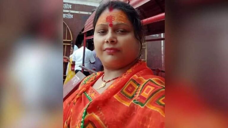 Deoria News घर से मंदिर के लिए निकली महिला ने पुल से नदी में लगाई छलांग