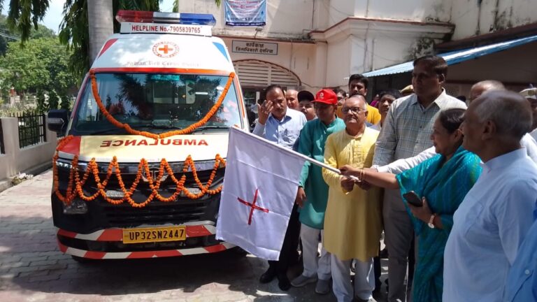 Deoria News : डीएम ने कारगिल विजय दिवस के अवसर पर रेडक्रॉस एम्बुलेंस का किया लोकार्पण