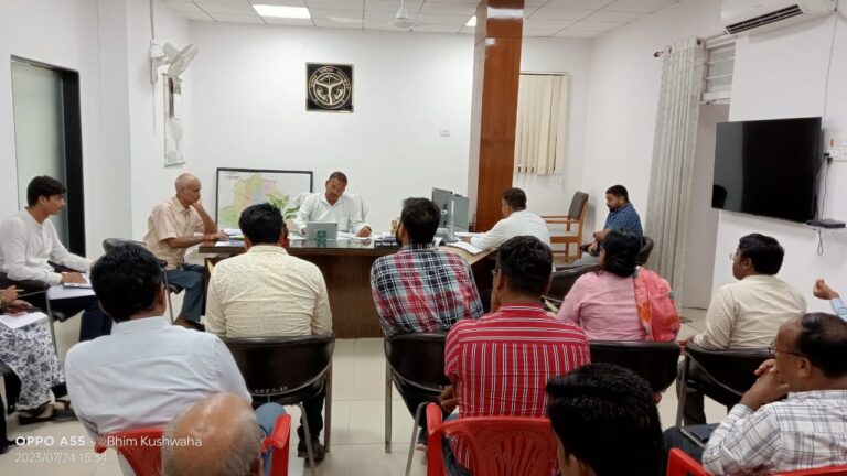 Deoria News : सीडीओ ने की मा० न्यायालय में लम्बित रिट याचिकाओं की समीक्षा