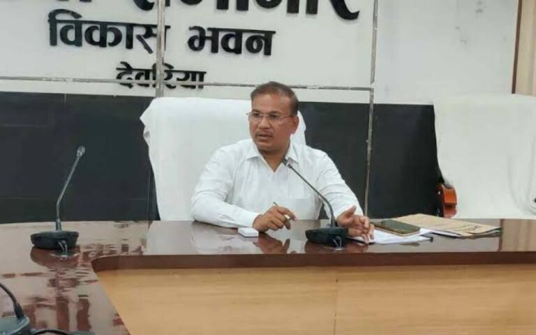Deoria News सीडीओ ने की शासन द्वारा निर्धारित नवीन 37 प्रपत्रों से सम्बन्धित विकास कार्यों की समीक्षा Deoria News सीडीओ ने की शासन द्वारा निर्धारित नवीन 37 प्रपत्रों से सम्बन्धित विकास कार्यों की समीक्षा