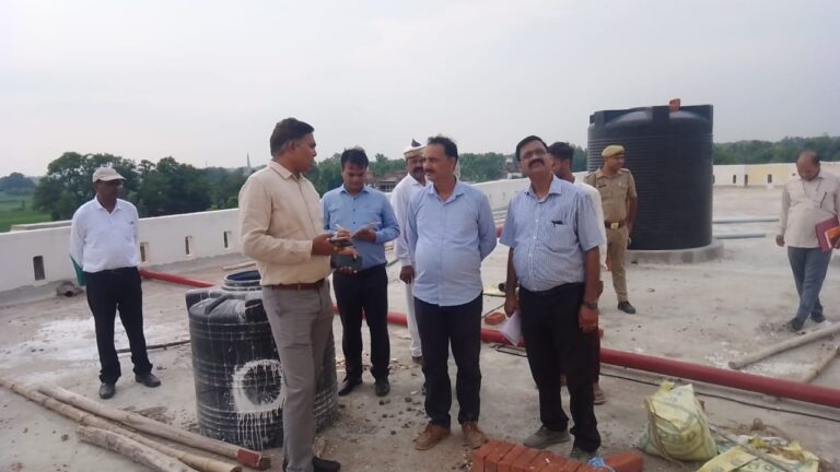 Deoria News डीएम ने किया राजकीय औद्योगिक प्रशिक्षण संस्थान लीलापुर में निर्माणाधीन परियोजना का निरीक्षण