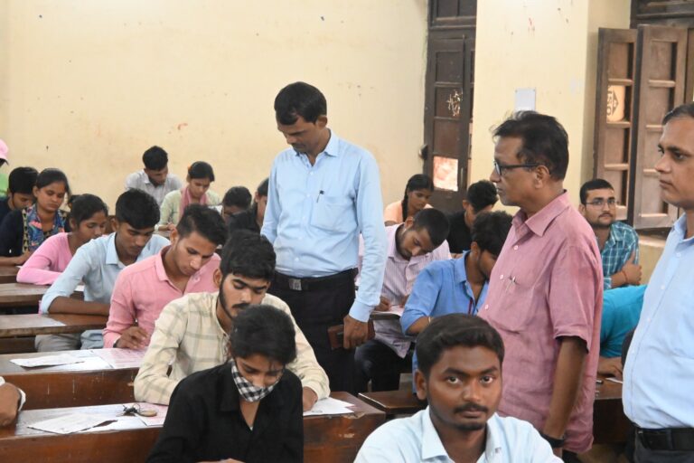 Deoria News :मुख्यमंत्री अभ्युदय योजनान्तर्गत पुलिस भर्ती के लिए निशुल्क कोचिंग के लिए प्रवेश परीक्षा का हुआ आयोजन,17 को जारी होगा परिणाम