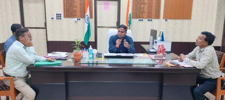 Deoria News :डीएम के निर्देश पर मिलावटखोरों के विरुद्ध होगी कार्रवाई