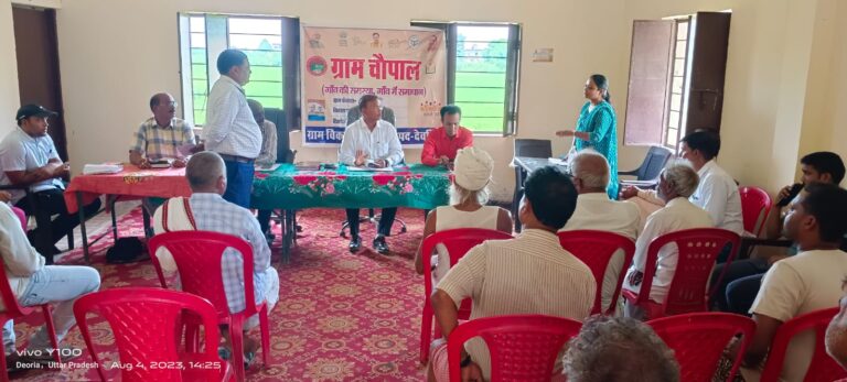 Deoria News चकमाधो मठिया में आयोजित ग्राम चौपाल में सीडीओ ने किया प्रतिभाग