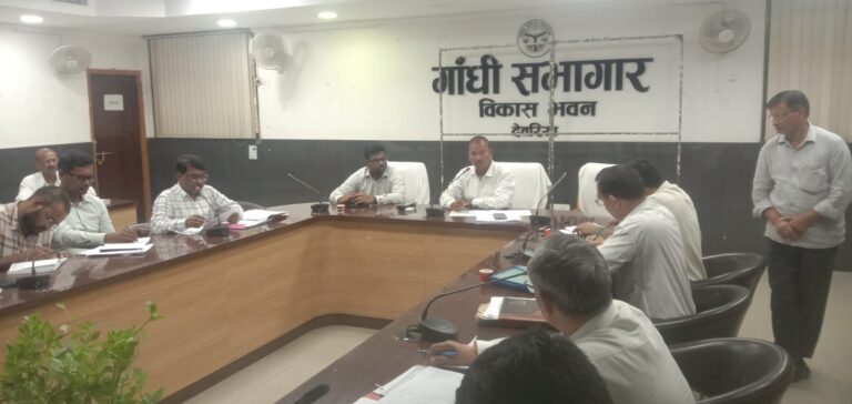 Deoria News: सीडीओ ने योजनाओं की प्रगति खराब पाए जाने पर जताई नाराजगी, स्पष्टीकरण किया तलब