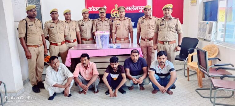 Deoria News:वाहन चेकिंग के दौरान पुलिस की टीम को मिली सफलता, अष्टधातु की मूर्ति के साथ पांच गिरफ्तार Deoria News:वाहन चेकिंग के दौरान पुलिस की टीम को मिली सफलता, अष्टधातु की मूर्ति के साथ पांच गिरफ्तार
