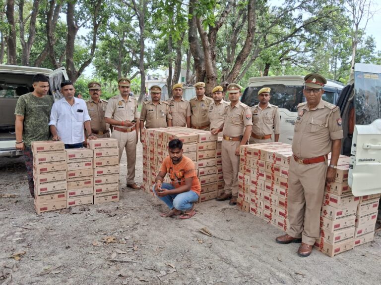 Deoria News:191 पेटी देशी शराब के साथ एक तस्कर गिरफ्तार Deoria News:191 पेटी देशी शराब के साथ एक तस्कर गिरफ्तार