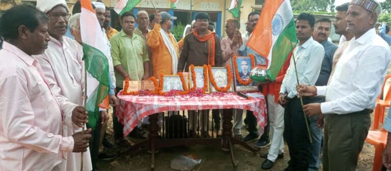 Deoria News:मेरी माटी, मेरा देश: खोरीबारी की माटी में है देश सेवा की खूश्बू, भूलाया नहीं जा सकता रामनगीना बाबू का योगदान Deoria News:मेरी माटी, मेरा देश: खोरीबारी की माटी में है देश सेवा की खूश्बू, भूलाया नहीं जा सकता रामनगीना बाबू का योगदान