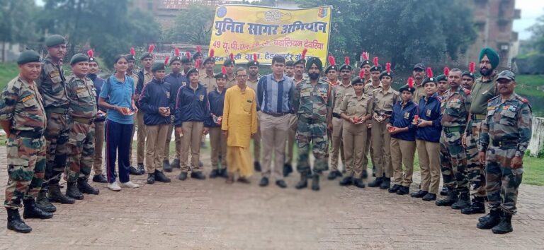 Deoria News: अपशिष्ट कूड़े को पोखरों में डाल पानी न करे गन्दा