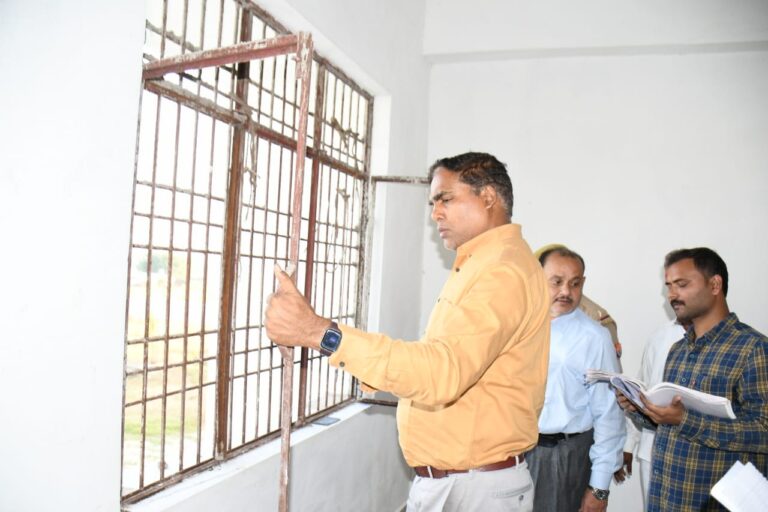 Deoria News:निर्माणाधीन आईटीआई में मिली खामियों एवं अधूरे कार्यो को पूर्ण करने का दिया निर्देश Deoria News:निर्माणाधीन आईटीआई में मिली खामियों एवं अधूरे कार्यो को पूर्ण करने का दिया निर्देश