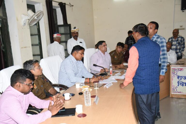 Rudrapur News:समस्याओं के निस्तारण में लापरवाही बरतने पर होगी कठोर कार्रवाई-डीएम Rudrapur News:समस्याओं के निस्तारण में लापरवाही बरतने पर होगी कठोर कार्रवाई-डीएम
