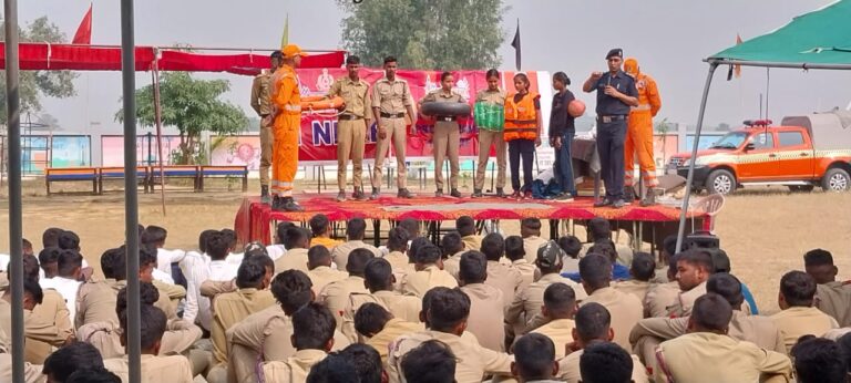 Deoria News एनडीआरएफ की टीम ने चलाया एक दिवसीय प्रशिक्षण शिविर
