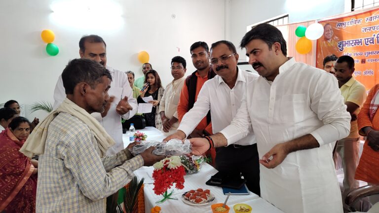 Deoria New:देवरिया के इस सीएचसी में शुरू हुई नेत्र सर्जरी,कार्यक्रम का विधायक ने किया शुभारंभ Deoria New:देवरिया के इस सीएचसी में शुरू हुई नेत्र सर्जरी,कार्यक्रम का विधायक ने किया शुभारंभ