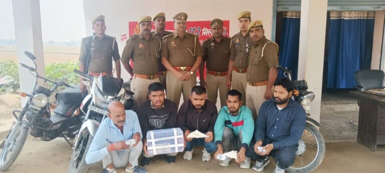 Deoria News:रुद्रपुर क्षेत्र में हुए लूट की घटना का देवरिया पुलिस ने किया पर्दाफाश, पांच गिरफ्तार
