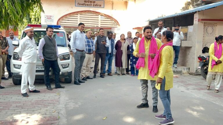Deoria News:नुक्कड़ नाटक के माध्यम से बेटी बचाओ बेटी पढाओं का दिया सन्देश