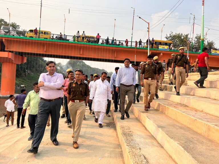 Deoria News:डीएम ने रुद्रपुर ब्लॉक अंतर्गत ग्राम पंचायत सेमरौना में स्थित छठ घाट का किया निरीक्षण