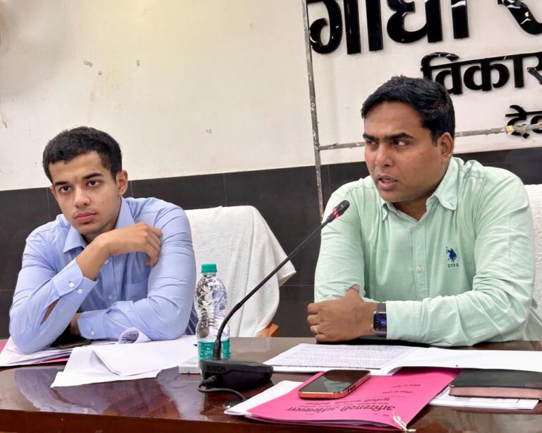 Deoria News :डीएम की अध्यक्षता में हुई पशुपालन विभाग की समीक्षा बैठक Deoria News :डीएम की अध्यक्षता में हुई पशुपालन विभाग की समीक्षा बैठक