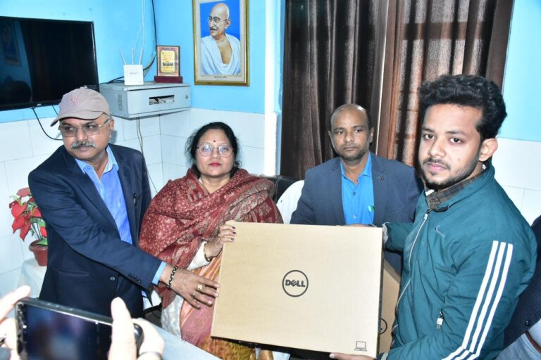Deoria News:राज्यमंत्री ने किया सीएचसी केंद्र का औचक निरीक्षण