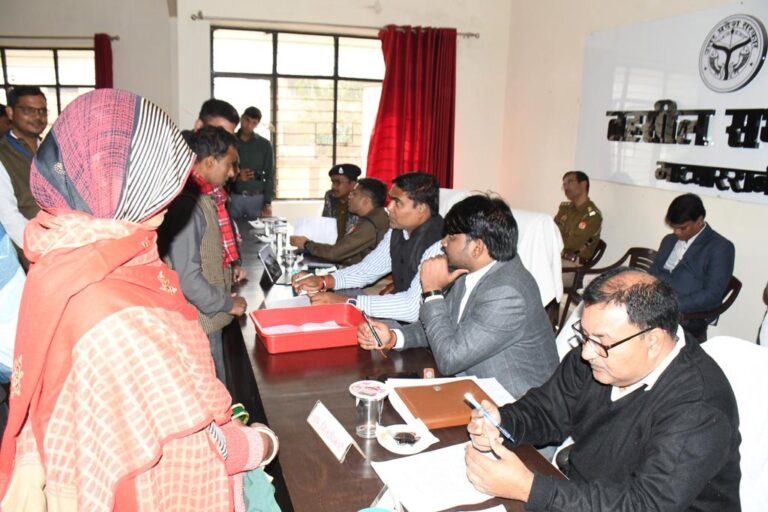 Deoria News:डीएम की अध्यक्षता में तहसील भाटपाररानी सभागार में सम्पूर्ण समाधान दिवस का किया गया आयोजन Deoria News:डीएम की अध्यक्षता में तहसील भाटपाररानी सभागार में सम्पूर्ण समाधान दिवस का किया गया आयोजन