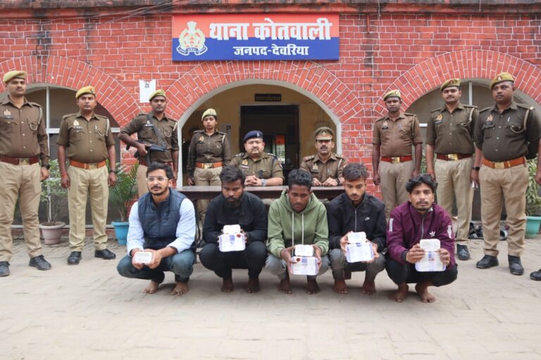 Deoria News:शहर की तीन चोरियों का पुलिस ने किया खुलासा,पाच गिरफ्तार Deoria News:शहर की तीन चोरियों का पुलिस ने किया खुलासा,पाच गिरफ्तार