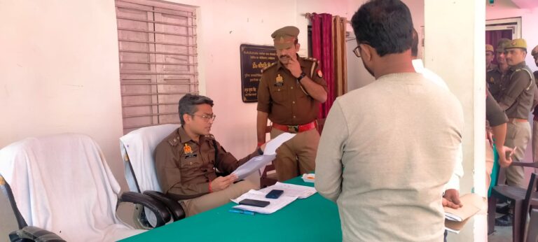 Deoria News: समस्त थानों पर ’थाना समाधान दिवस’ का किया गया आयोजन