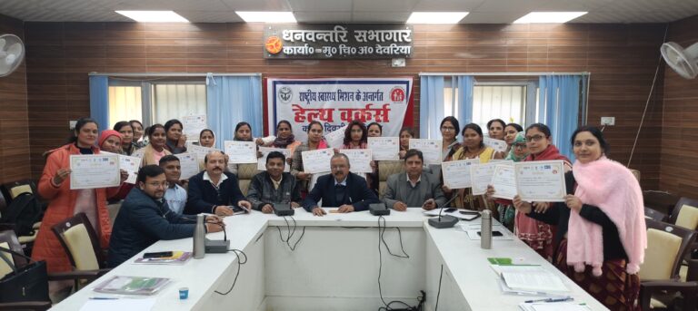 Deoria News:नियमित टीकाकरण के लिए एएनएम का प्रशिक्षण जरूरी- सीएमओ
