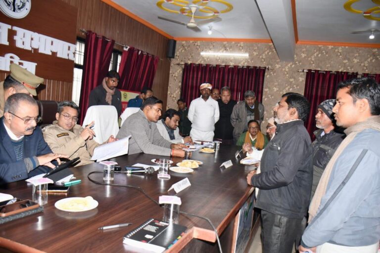Deoria News:डीएम की अध्यक्षता में तहसील सदर सभागार में सम्पूर्ण समाधान दिवस का किया गया आयोजन Deoria News:डीएम की अध्यक्षता में तहसील सदर सभागार में सम्पूर्ण समाधान दिवस का किया गया आयोजन