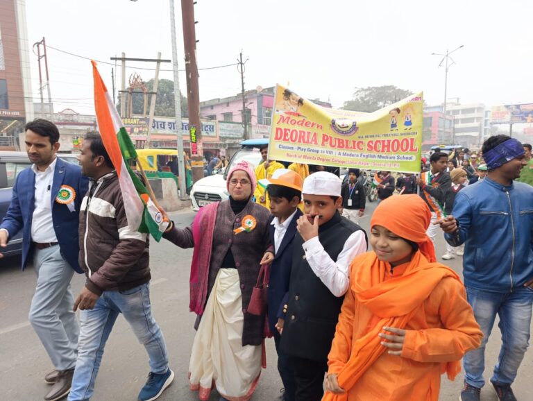Deoria News:गणतंत्र दिवस पर शहर में निकली प्रभात फेरी/ झांकी Deoria News:गणतंत्र दिवस पर शहर में निकली प्रभात फेरी/ झांकी