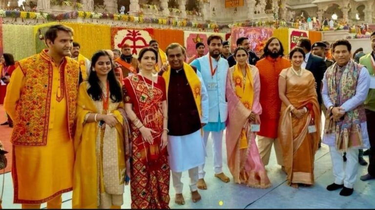 Ram Mandir In Ayodhya:राम मंदिर प्राण प्रतिष्ठा कार्यक्रम में मुकेश अंबानी ने परिवार सहित लिया हिस्सा,कर दिया बड़ा ऐलान