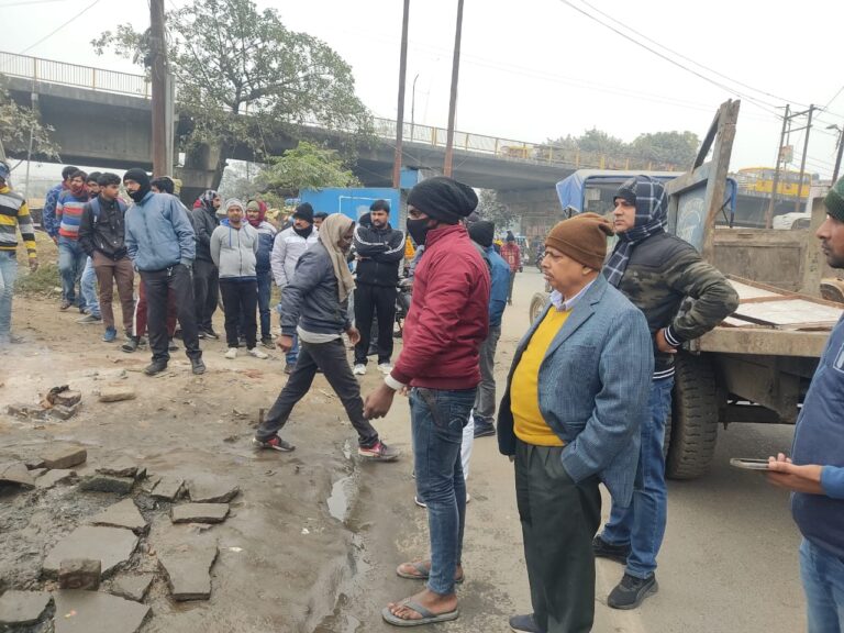 Deoria News:खुले में मांस बेचने वालों के खिलाफ नपा का चला अभियान