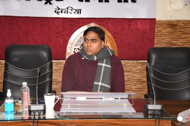 Deoria News:कोडीनयुक्त कफ सिरप की खपत का ब्यौरा देना अनिवार्य:डीएम