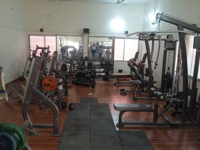 Deoria News:स्वस्थ दिनचर्या के लिए नियमित रूप से एक्ससाइज करें युवा:डीएम
