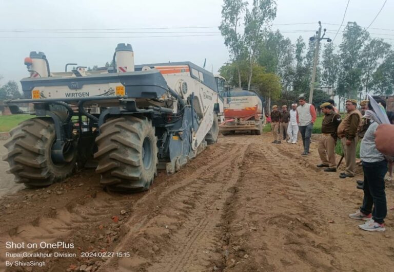 Deoria News:जिलाधिकारी ने किया एफडीआर तकनीक से निर्माणाधीन सड़क का निरीक्षण, दिए आवश्यक निर्देश