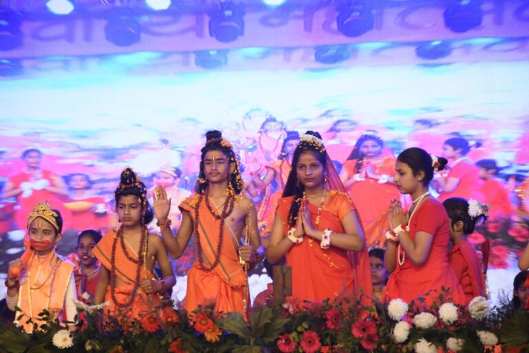 Deoria Mahotsav:स्कूली छात्रों ने दी रंगारंग प्रस्तुति