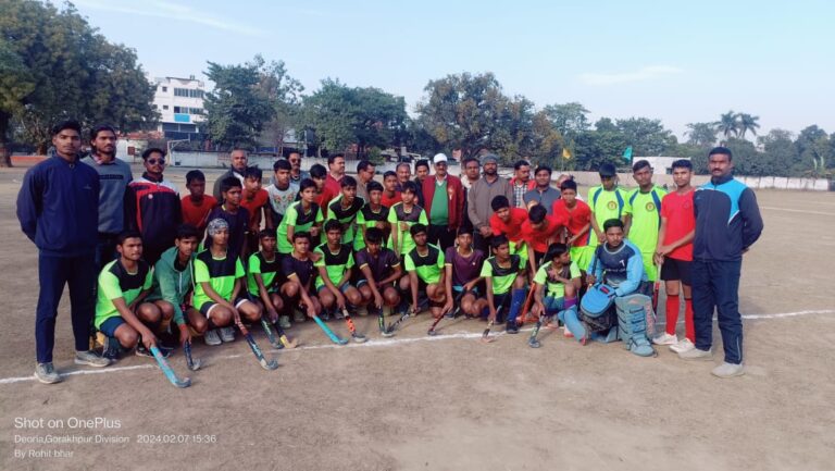 Deoria News:फ्रेंडली हॉकी मैच में राजकीय इंटर कॉलेज, देवरिया की टीम बनी विजेता Deoria News:फ्रेंडली हॉकी मैच में राजकीय इंटर कॉलेज, देवरिया की टीम बनी विजेता