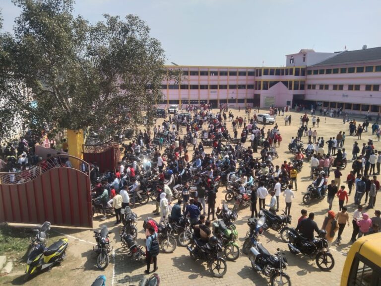 Deoria News:विद्या मन्दिर देवरिया में प्रथम नवीन प्रवेश परीक्षा सम्पन्न, दूसरी 31 मार्च को