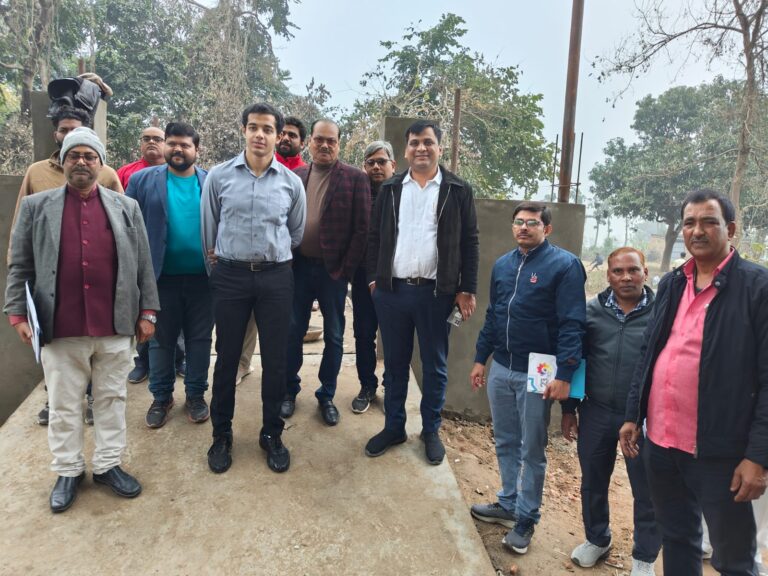 Deoria News:सीडीओ ने मानक विरुद्ध निर्माणकार्य पर जतायी नाराजगी, सुधारने के दिये निर्देश Deoria News:सीडीओ ने मानक विरुद्ध निर्माणकार्य पर जतायी नाराजगी, सुधारने के दिये निर्देश