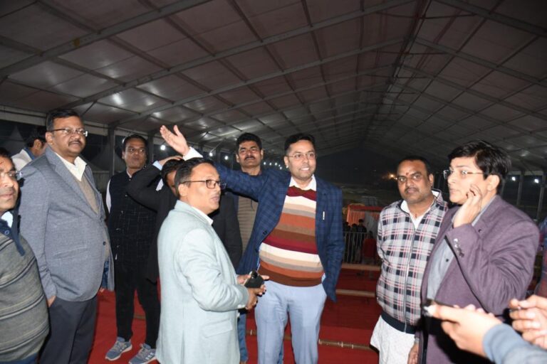 Deoria News:4 फरवरी से शुरू होगा देवरिया महोत्सव, एडीएम प्रशासन ने किया कार्यक्रम स्थल का निरीक्षण
