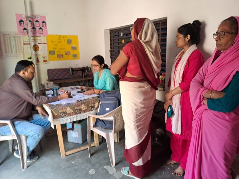 Deoria News:मोबाइल नंबर और पहचान पत्र से हो जाएगा नियमित टीकाकरण