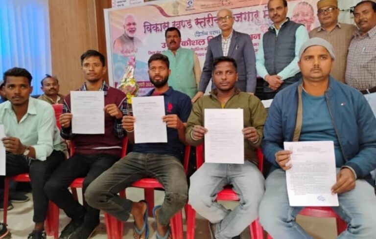Deoria News:रोजगार मेले का किया गया आयोजन Deoria News:रोजगार मेले का किया गया आयोजन