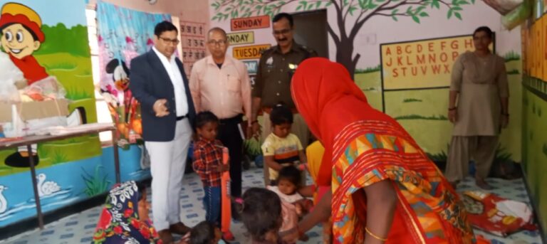 Deoria News:बालिकाओं के सुरक्षा एवं महिलाओं के अधिकारों पर सतत चिन्तन करें समाजः- अपर जिला जज