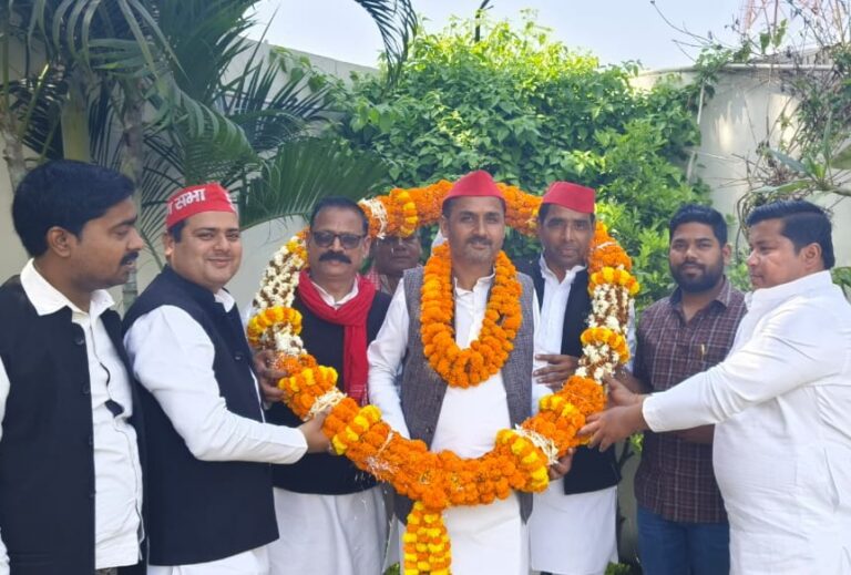 Deoria News: सपा के लोहिया वाहिनी के मनोनित राष्ट्रीय महासचिव का हुआ स्वागत