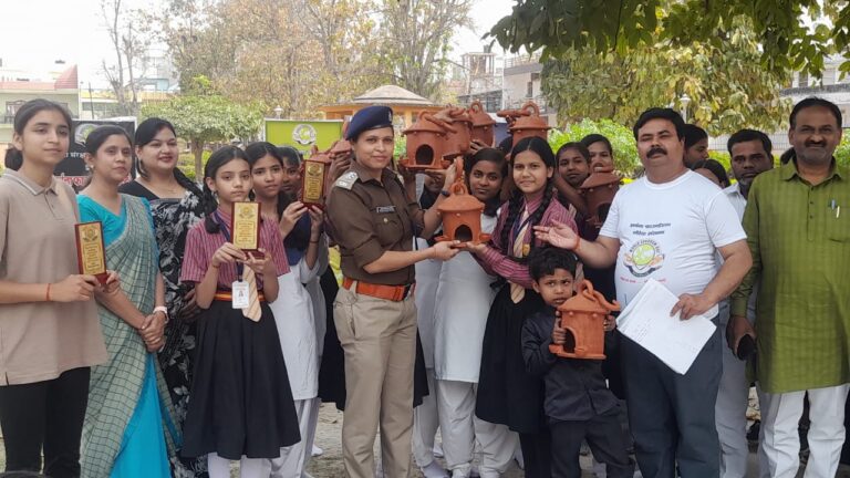 Deoria News:गौरैया संरक्षण में अहम भूमिका निभा रहे देवरिया के हिमांशु