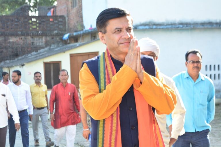 Deoria News:देवरिया बीजेपी के इस नेता के प्रत्याशी घोषित होने पर दिखा होली जैसा नजारा