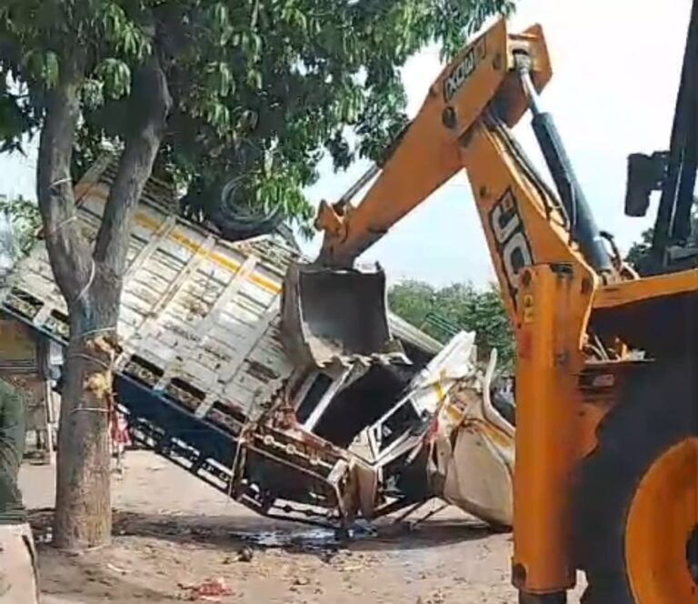 Deoria News:पिकअप ने युवक को मारी जोरदार टक्कर, मौत