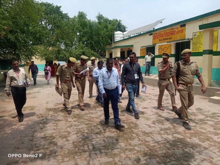 Deoria News:सामान्य प्रेक्षक ने देवरिया सदर विधान सभा के 15 क्रिटिकल बूथो का किया निरीक्षण Deoria News:सामान्य प्रेक्षक ने देवरिया सदर विधान सभा के 15 क्रिटिकल बूथो का किया निरीक्षण