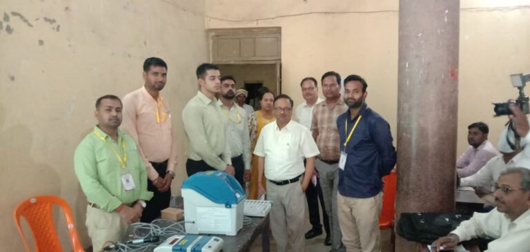Deoria News:मतदान कार्मिकों का दो पालियों हुआ प्रशिक्षण,दोनों पालियों में कुल 75 कार्मिक पाए गए अनुपस्थित Deoria News:मतदान कार्मिकों का दो पालियों हुआ प्रशिक्षण,दोनों पालियों में कुल 75 कार्मिक पाए गए अनुपस्थित