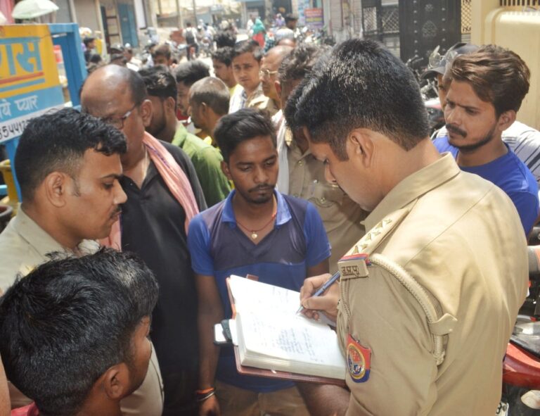 Deoria News:प्राइवेट अस्पताल में बच्ची की मौत, परिजनों ने किया हंगामा