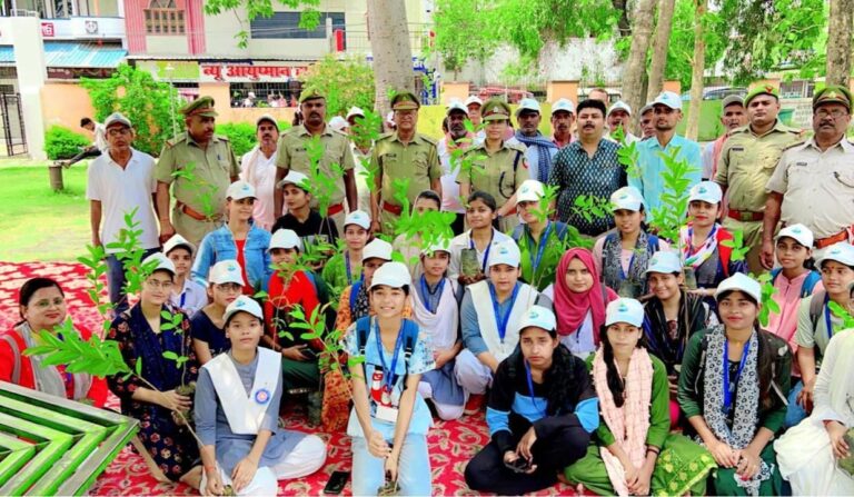 Deoria News:जागरूकता रैली निकाल पर्यावरण को संरक्षित करने का लिया संकल्प